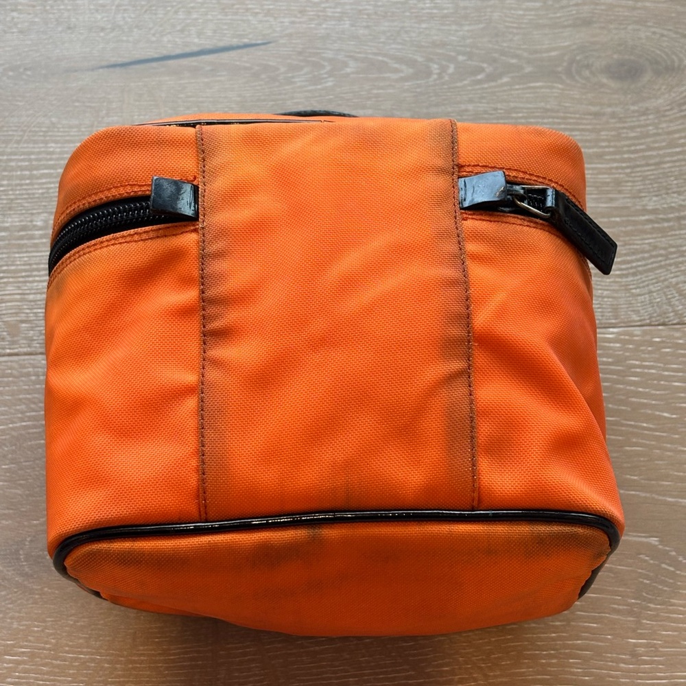 Gucci Orange Fabric with Metallic Logo Plate Pouch - Picture 5 of 9